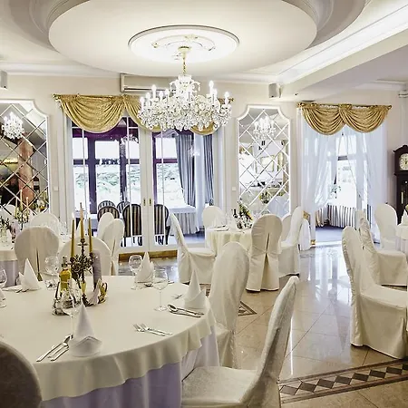 多雷科赫特曼斯基酒店 3* 斯塔加德什切青